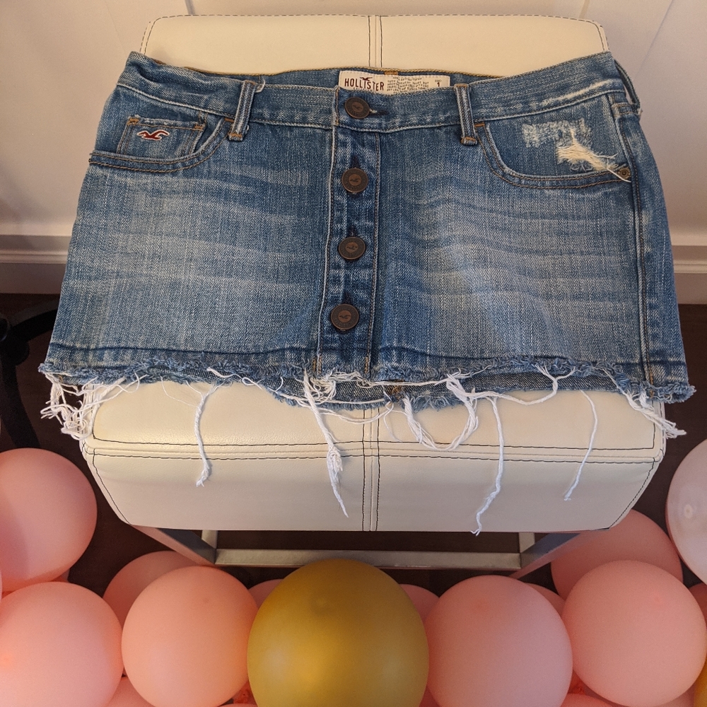 Hollister mini skirt